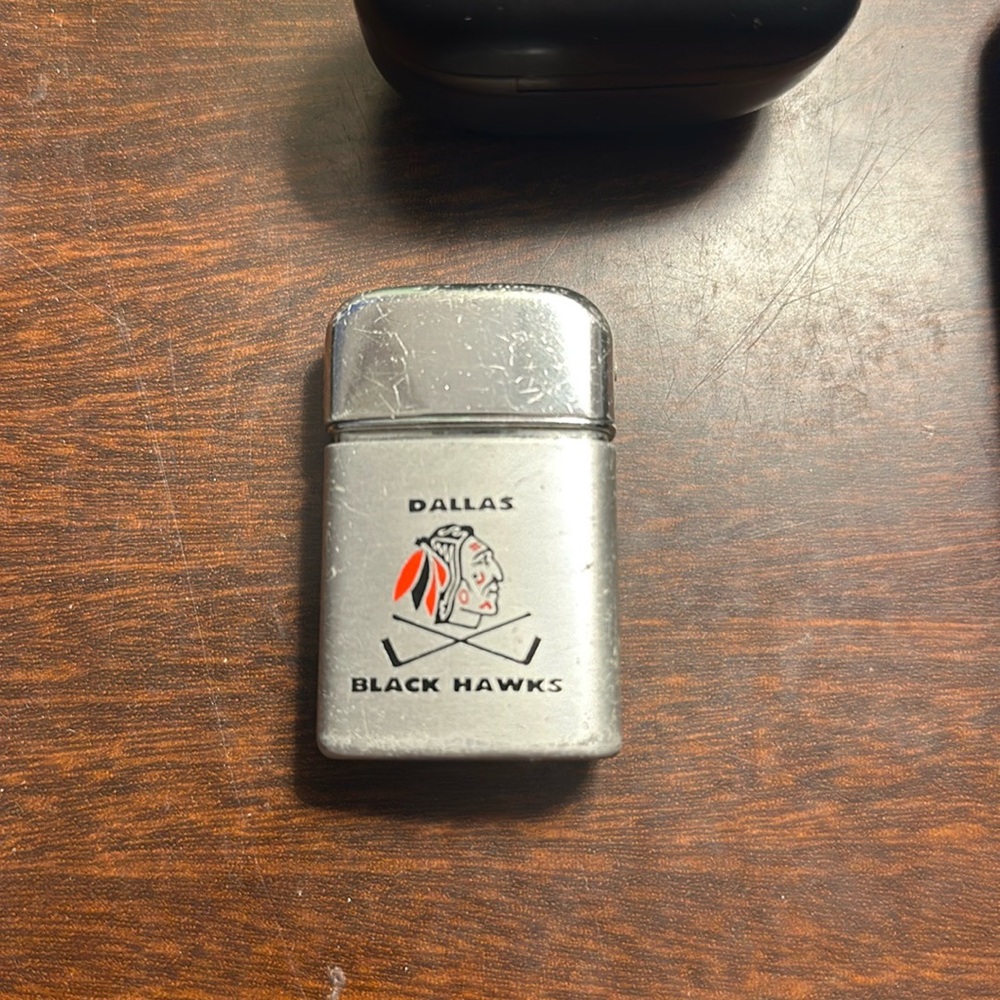 Vintage Dallas Blackhawks Ronson, lighter